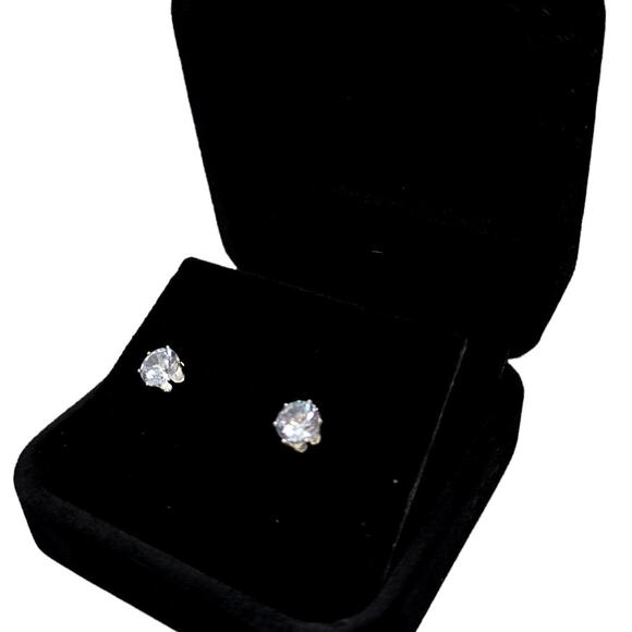 Crystal Stud Earring in silver tone and black velvet box - Picture 1 of 5